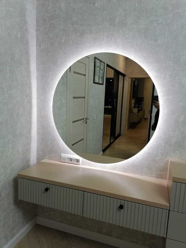Стилистические решения с балконными зеркалами